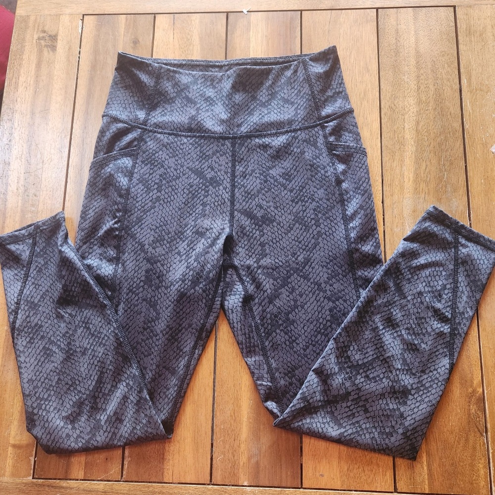 Snake Print High Waisted Leggings with pockets Women's Size 26 inch waist No Tag